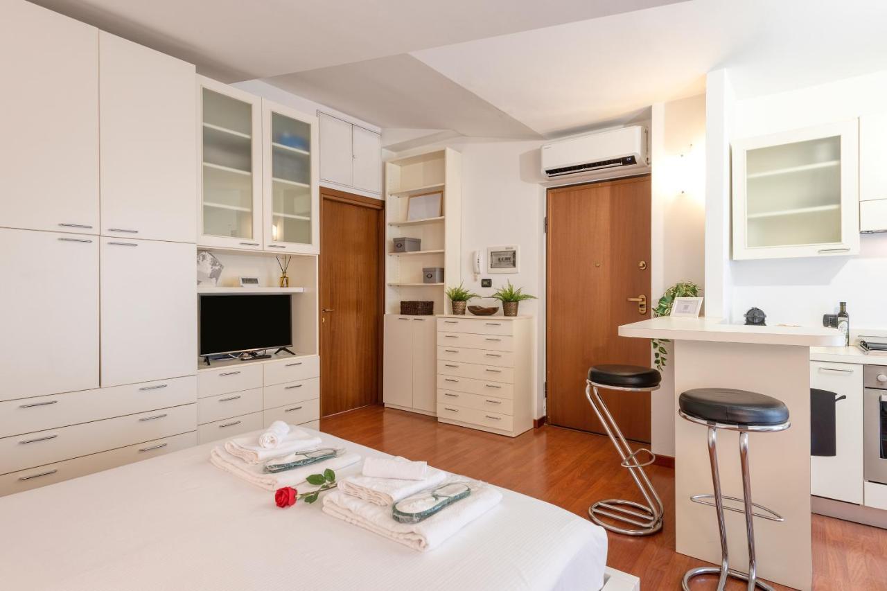 Ferrucci, 6 - Monolocale Al Settimo Cielo Appartement Milaan Buitenkant foto