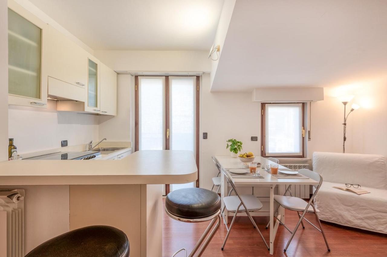 Ferrucci, 6 - Monolocale Al Settimo Cielo Appartement Milaan Buitenkant foto
